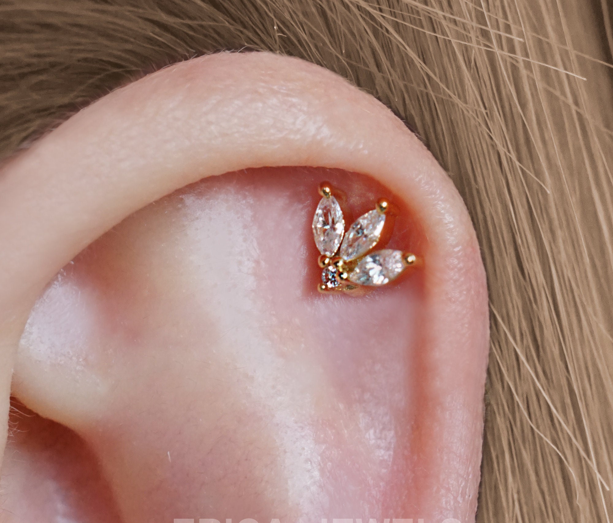 Piercing Orelha Tragus Labret Esfera Titânio: o seu estilo único