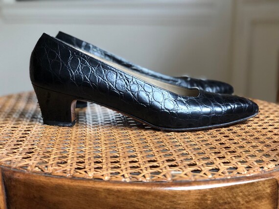 1980s vintage Salvatore Ferragamo black leather cr