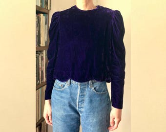1970s vintage purple velvet scallop hem blouse 70s Dessy Creations New York cropped party top S