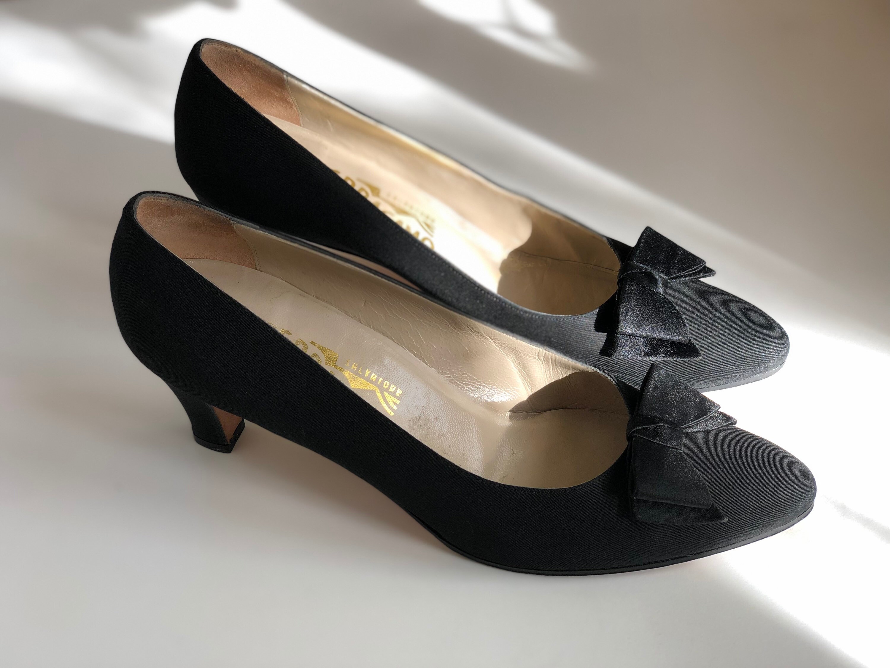 パーティーシューズ Ferragamo Heeled shoes Black 1980s Vintage Salvatore Ferragamo Black Silk Bow Pumps 80s