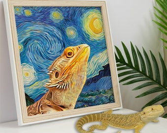 Pode incluir: Um lagarto barbudo olhando para cima para um céu noturno estrelado, pintado no estilo de "A Noite Estrelada" de Vincent van Gogh.