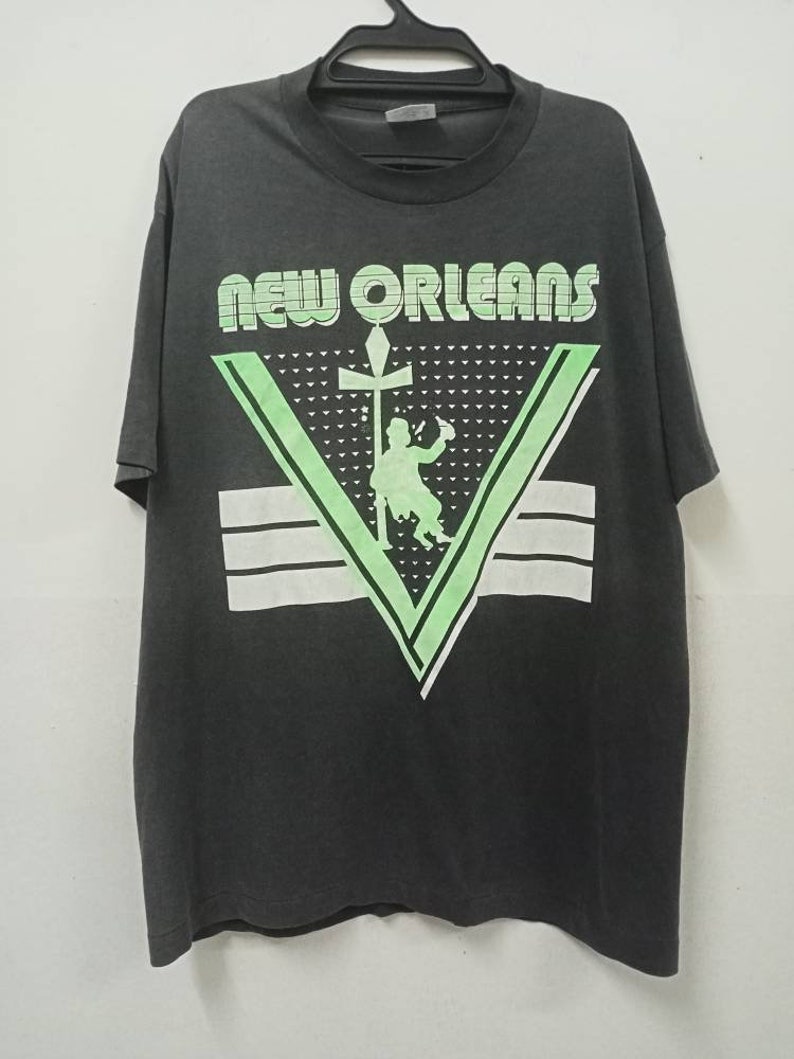 Vintage 90s NEW ORLEANS Logo T-shirt Large Size Made in Usa Promo Graphic Logo Art