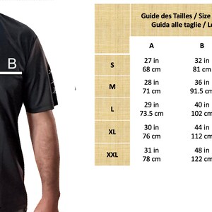 Puede incluir: Camiseta deportiva negra con un logotipo y una gu&iacute;a de tallas. La gu&iacute;a de tallas incluye medidas en cm y pulgadas para el pecho y la longitud, que van de 68 cm a 78 cm de largo.