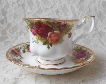 Vintage Teacup and Saucer Set Old Country Roses by Royal Albert, Gold Trim Made in England Fine Bone China Mark is 1962-1973