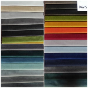 Puede incluir: Una carta de muestras que presenta una variedad de colores de tela, incluyendo beige, gris, negro, verde, amarillo, naranja, rojo, azul y verde azulado. La tarjeta est&aacute; etiquetada como "Davis Fabrics".