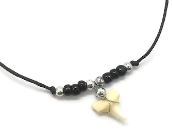 Shark Tooth Necklace, Shark tooth Pendant, Men's Beaded Necklace, Bohemian Necklace, Beach Jewelry, Men's Surfer Necklace, Boys Necklace
