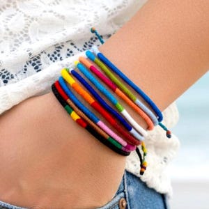 Woven Cotton Friendship Bracelet – Colourful Boho Unisex Wristband, Adjustable Cotton String