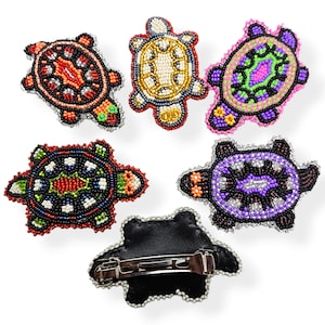 Turtle Beaded Hair Clip - Unique Hair Jewellery with Turtle Shape - Multicolour Glass Beaded Glyph Turtle Barrette for Women, Animal Lovers
