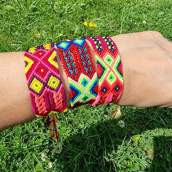 Pulseras de hilo, trenzadas, pulseras de colores, artesanales, echas a mano  de la amistad 