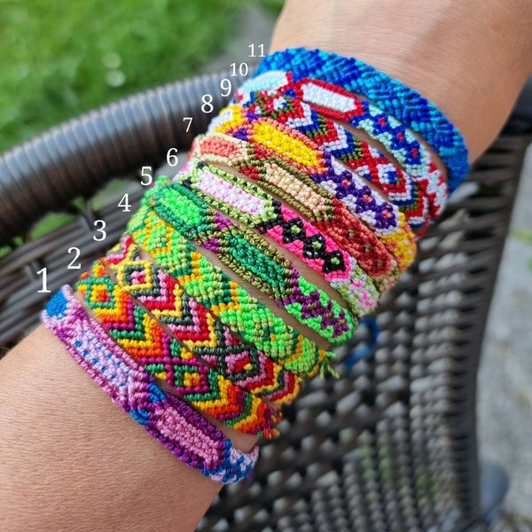 Gewebtes Freundschaftsarmband ~ Omega Freundschaftsarmband ~ Chevron Armband ~ Boho Schmuck ~ Strand Armbänder ~ String Bands ~ geknotet