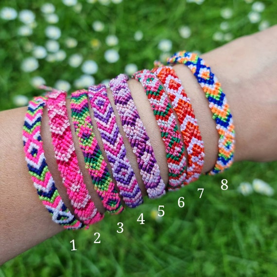 7pcs Hand-Woven Hippie Style Braided Thread Friendship Bracelets Wrist  Ankle Bracelets : Amazon.in: Toys & Games