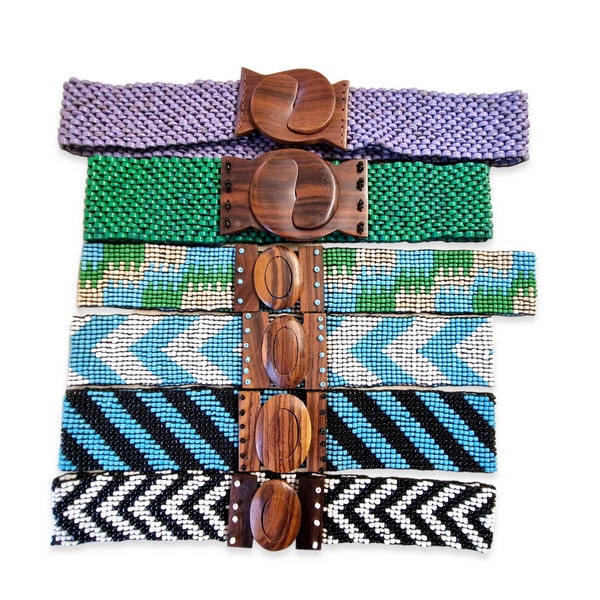Cinturón con cuentas a mano, cinturón de cuentas elásticas, cierre de madera dura, multicolor, cinturón hecho artesanalmente, cinturón boho chic, cierre de flores, cinturón tribal étnico