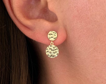 Gold-plated hammered medallion earrings / Minimalist medal earrings