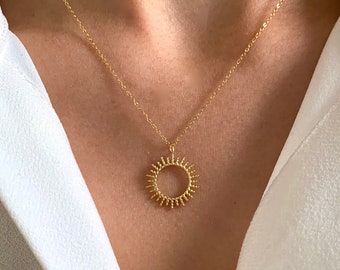 Collier fin pendentif soleil / Collier femme minimaliste chaine fine acier inoxydable / Cadeau femme