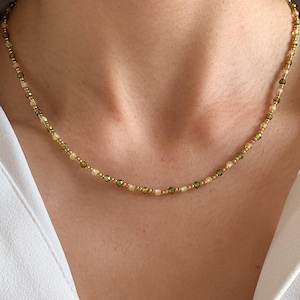 Green pearl necklace / Women&#39;s necklace with green crystal beads and stainless steel