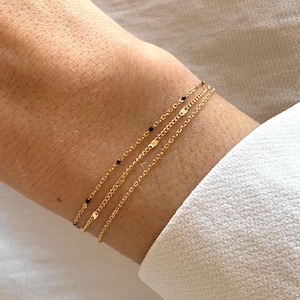 Women&#39;s stainless steel triple row bracelet with fine black dot chain