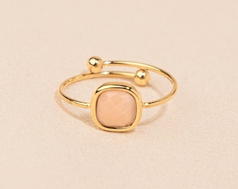 Women's ring in stainless steel with a square rose quartz stone / Thin gold ring with a rose stone