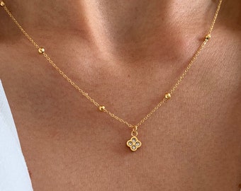 Collier acier inoxydable pendentif trèfle chaine boule / Collier femme fin chaine billes fleur