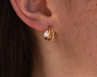 Pendientes de acero inoxidable adornados con circonitas cúbicas / Pendientes de aro