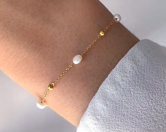 Bracelet Moderne Doré à L'Or Fin - Cordon Cuir Avec Feuille Gravée Et Perle Fine | Bijou D'Occasion
