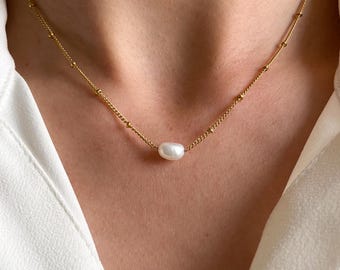 Freshwater pearl necklace with white mother-of-pearl and ball chain / Women's necklace with stainless steel white pearl chain