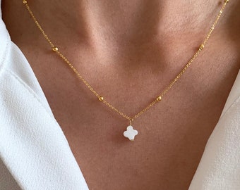 Collier acier inoxydable pendentif trèfle en nacre blanche / Collier femme fin chaine à billes