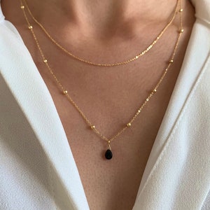 Doppelreihige Halskette mit Tropfenanhänger aus schwarzem Onyxstein / Damenhalskette mit feiner Edelstahlkette