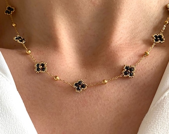 Schwarze Kleeblatt-Halskette aus Edelstahl / Kleeblatt-Kette mit Perlen