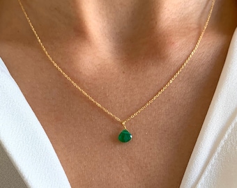 Delicate stainless steel chain necklace with green agate stone pendant / Minimalist women's necklace with delicate chain and natural teardrop stone