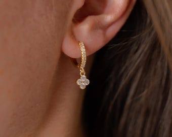 Stainless steel dangle earrings with a brilliant clover and zirconium oxide