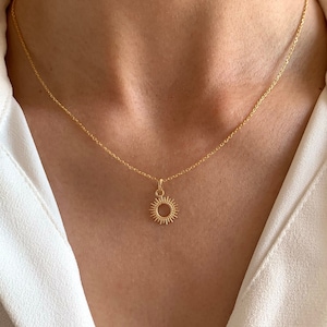 Colar com corrente banhada a ouro e pingente de sol / Colar feminino minimalista com corrente fina