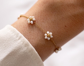 White mother-of-pearl flower bracelet / Thin stainless steel bracelet