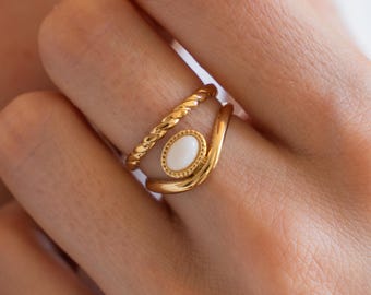 Women's modern stainless steel ring with natural white agate stone / thin adjustable gold-tone ring, water resistant
