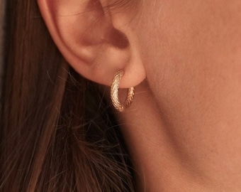 Mini-Creolen aus Edelstahl / Minimalistische Ohrringe / Geschenk für Frauen