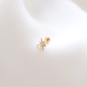 Piercing étoile sertie d'oxyde de zirconium acier inoxydable doré
