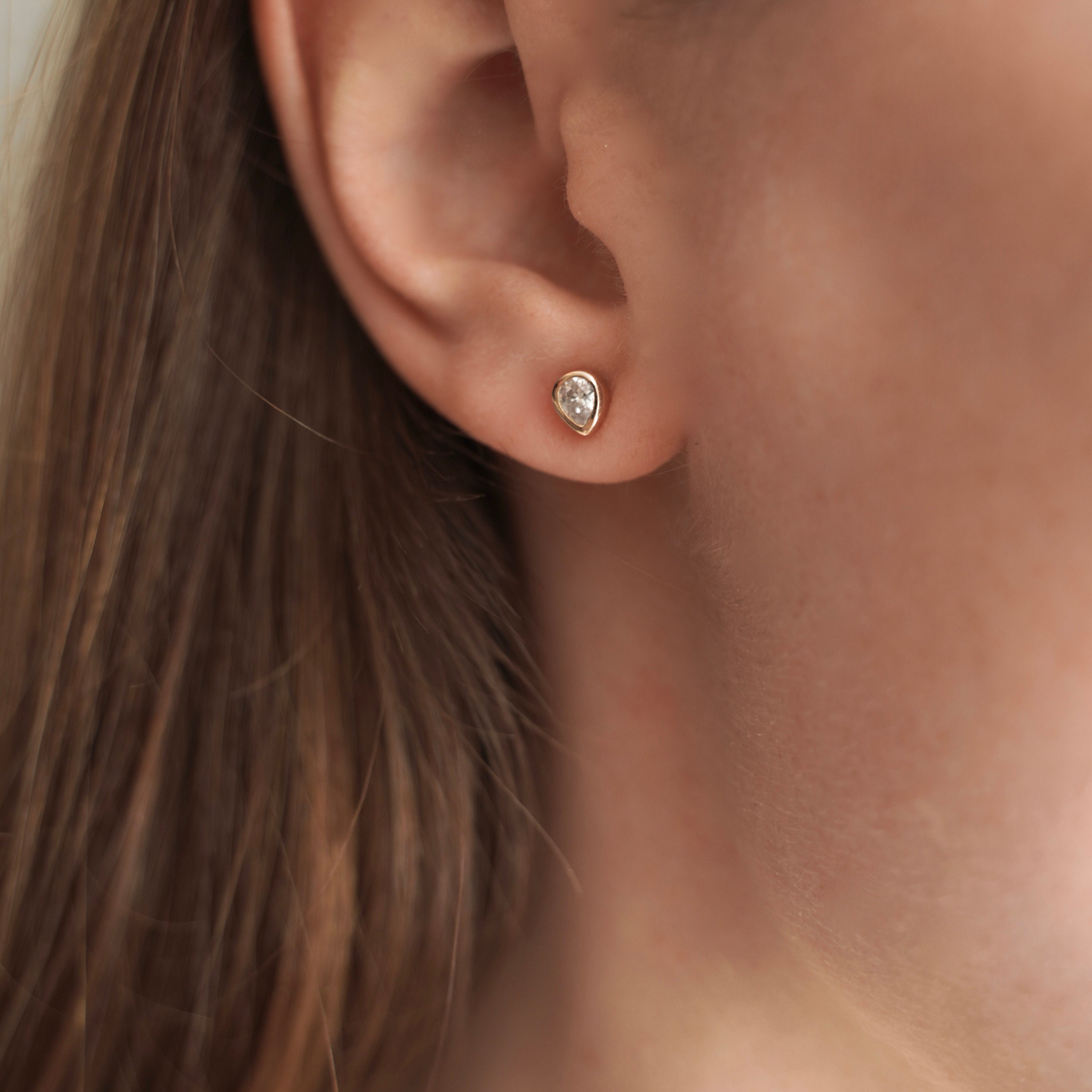 18K Gold Plated Drop Earrings Zirconium Oxide Clear Stone 18K Gold Plated Drop Earrings Zirconium Oxide Clear Stone