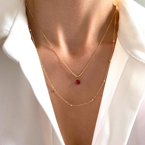 Double chain necklace, fine gold-plated stainless steel with a natural garnet stone