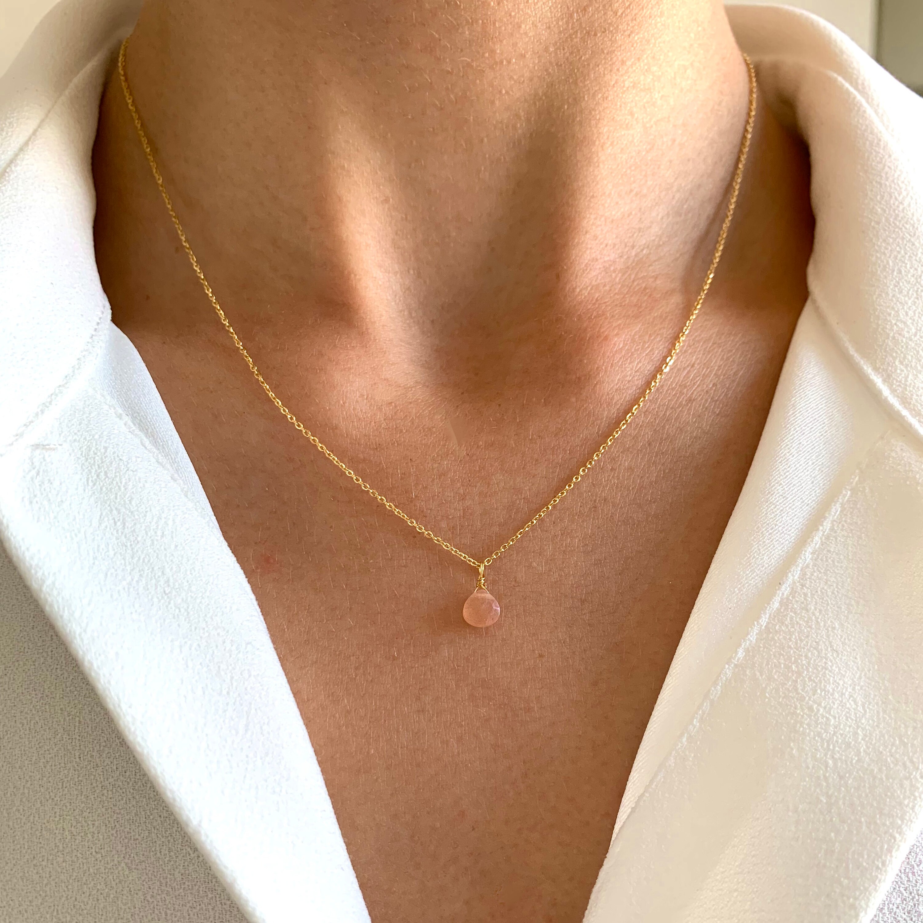 Chaine Dorée Avec Pendentif En Cristal - Bijou Occasion Chic Et Discret