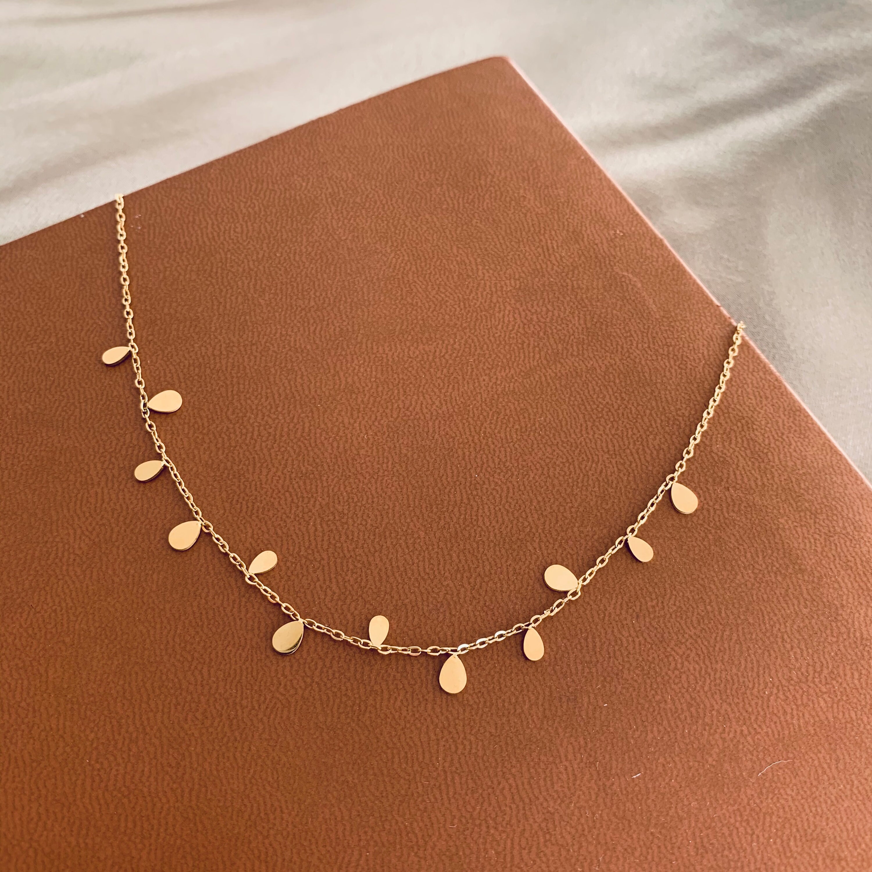 Chain drop best sale choker