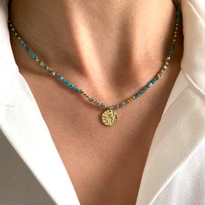 Collier pierre naturelle Tourmaline verte / Collier femme perles pendentif rond acier inoxydable Apatite bleue