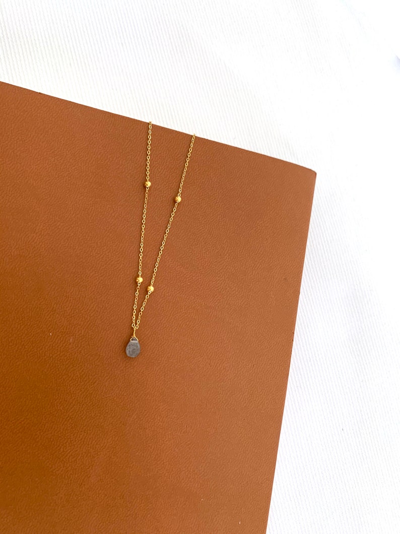 Collier fin pendentif pierre labradorite / Collier femme minimaliste chaine acier inoxydable / Cadeau femme Labradorite