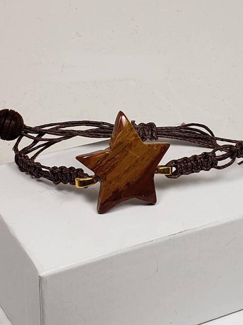 Oregon Red Jasper Star 30mm Braided macrame adjustable bracelet. Stone approx