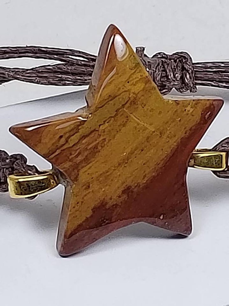 Oregon Red Jasper Star 30mm Braided macrame adjustable bracelet. Stone approx