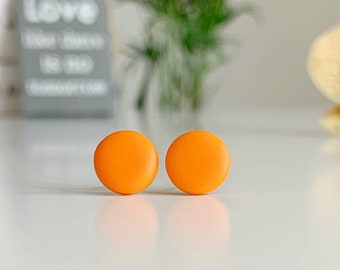 Orange Ohrstecker, Orange Minimal Ohrstecker, Matte Ohrringe, Tangerine Ohrringe, Sommer Titan Ohrringe, 4mm 6mm 9mm, Schlichte Ohrstecker orange