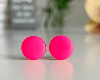 Neonrosa Ohrringe, schlichte pinkfarbene Ohrstecker, Neonohrringe, lustige Ohrringe, helle Ohrringe Sommer, Rave-Ohrringe rosa, flache runde Ohrstecker