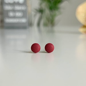 Burgundy earrings minimalist, Maroon jewelry, 4mm studs everyday, Dark red stud earrings, Titanium earrings burgundy, Lightweight earrings