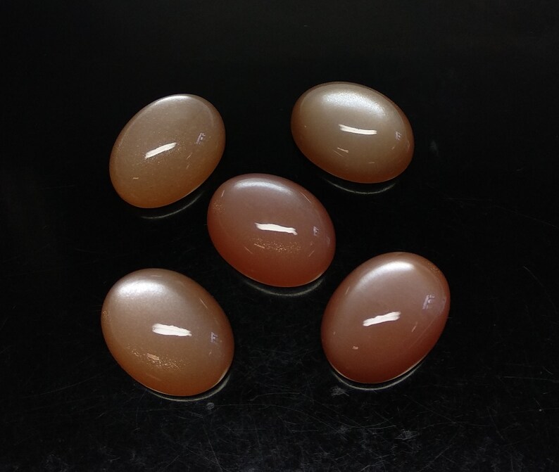 39 Carat Loose Gemstone. Natural Peach Moonstone Cabochon Moonstone 2 Pieces Lot Size 20x15 MM Peach Moonstone Oval Smooth Cabochon