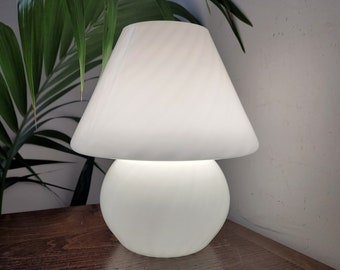 Lampada a fungo di Murano Lampada da tavolo bianca Lampada di design italiano della metà del secolo