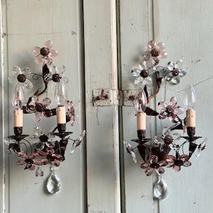 以下が含まれることがあります： クリーム、ライトグレー、ダークグレーの3色の、まだら模様のマット仕上げのセラミックマグのセット。各マグはシンプルでミニマリストなデザインで、コーヒーや紅茶に最適です。