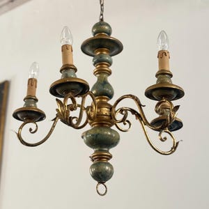Lampadario antico in legno intagliato italiano, lampadario fiorentino, lampadario romantico, lampadario in tole dorato